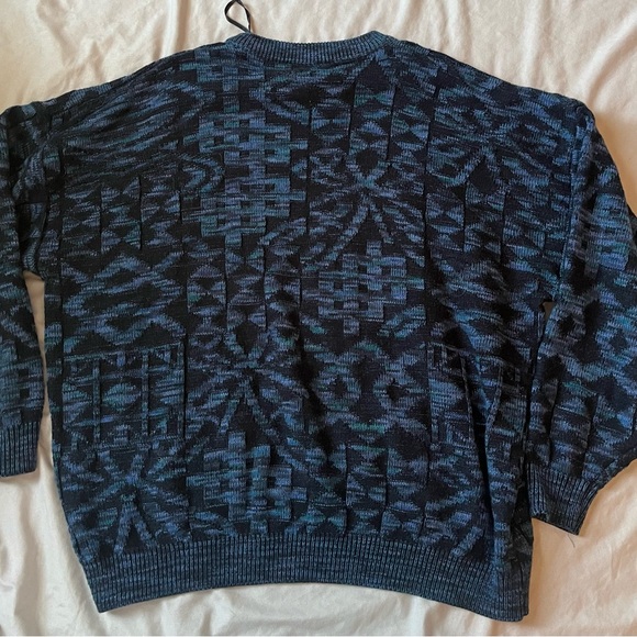 3XL (very comfy) blue patterned sweater - Picture 4 of 4